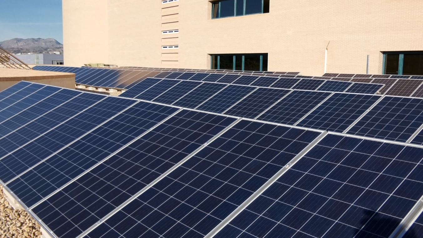 Instalación de 204 nuevas placas fotovoltaicas en el campus de Elche